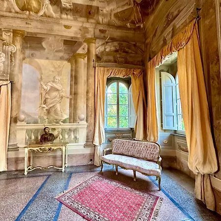 Arnolfini Villa Capannori